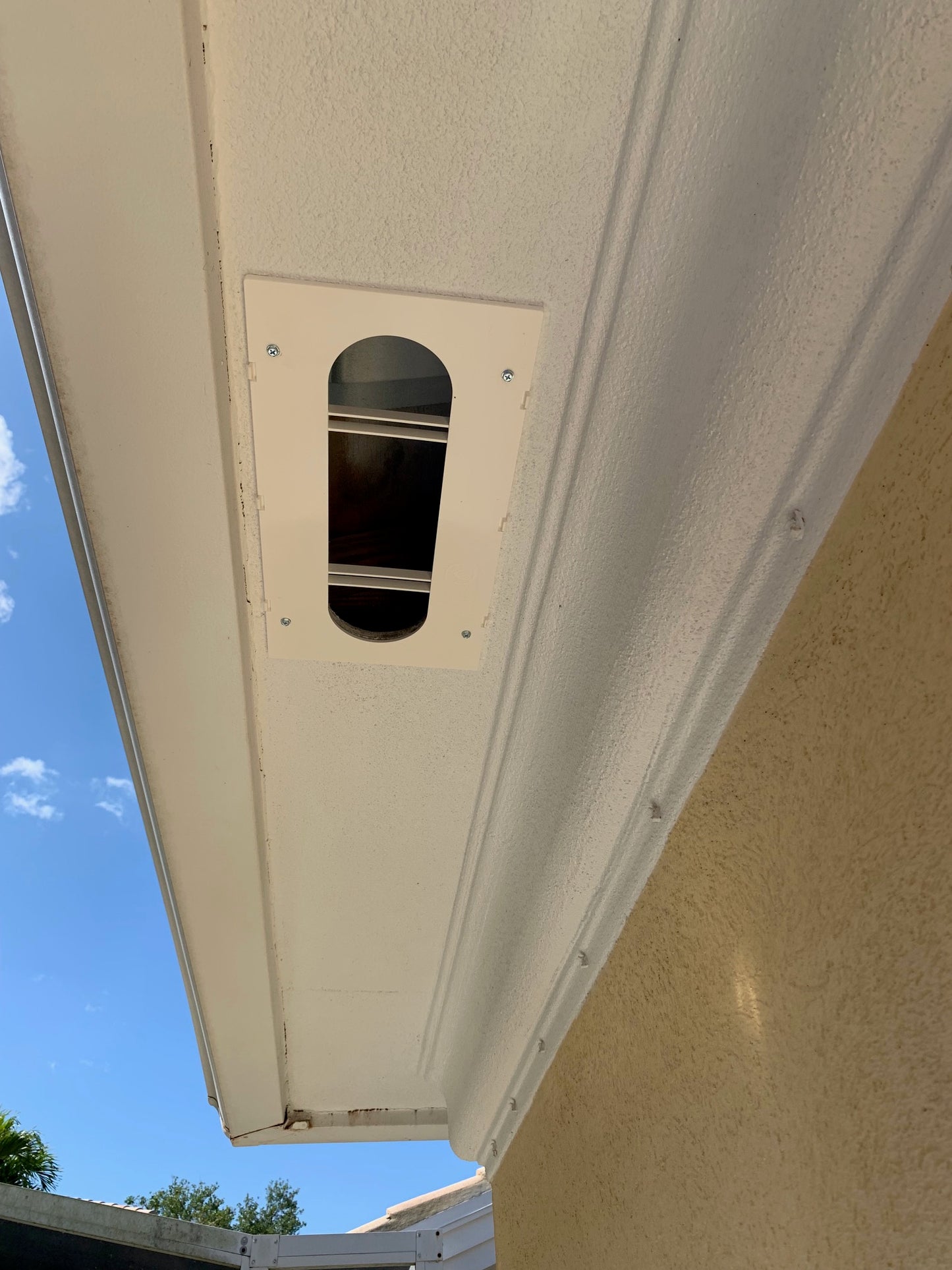 Replacement Oval Soffit Vent 4"W x 12"L, ASA Resin and self-aligning frame, with removable metal screen, White (PACKAGE OF 10)